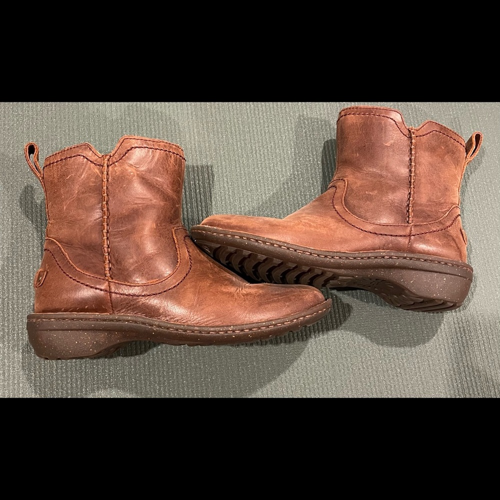 UGG Chestnut Brown Leather Ankle Booties